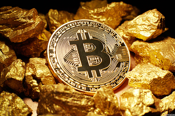Według JPMorgan Bitcoin jest bardziej popularny niż złoto