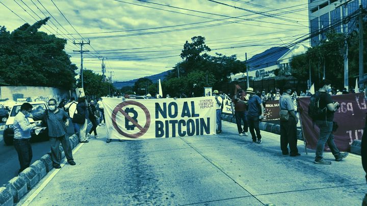 Dlaczego duża część Salwadorczyków obawia się Bitcoina
